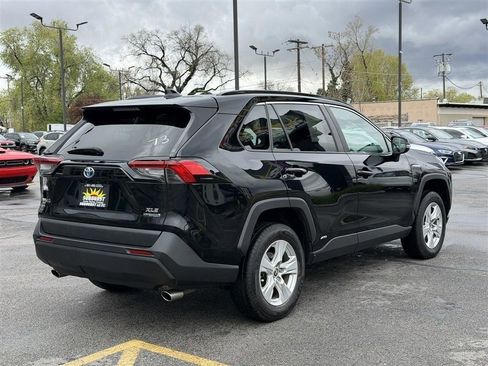 Used 2021 Toyota RAV4 XLE w/ Convenience Package AWD/4WD image 7