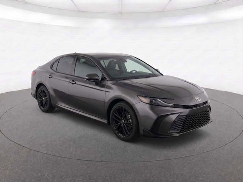 Used 2026 Toyota Camry SE w/ Convenience Package FWD image 3