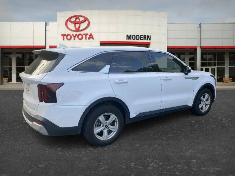 Used 2025 Kia Sorento LX FWD image 12