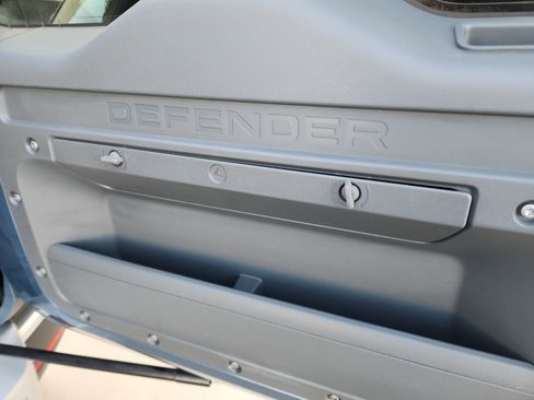 Used 2021 Land Rover Defender 110 SE image 36