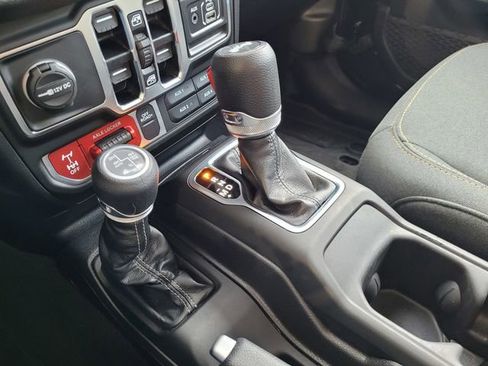 Certified 2025 Jeep Wrangler Willys 4xe image 12