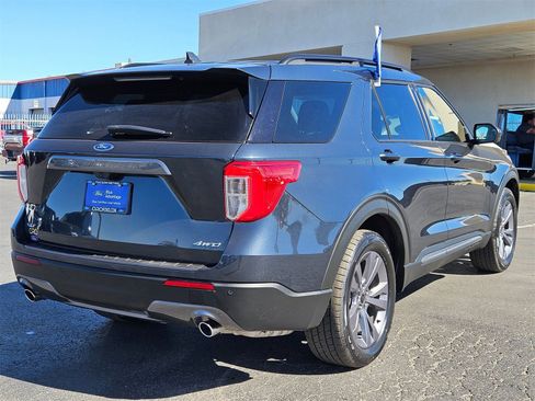Certified 2022 Ford Explorer XLT w/ Equipment Group 202A image 5