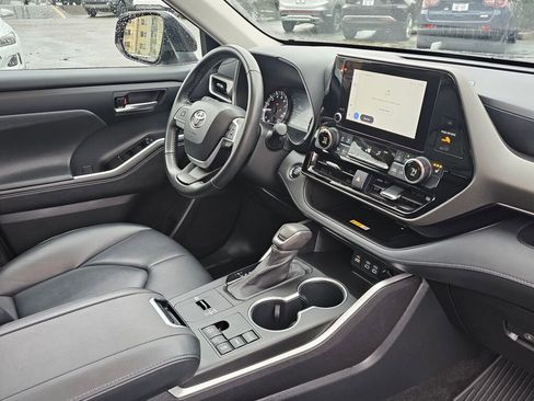 Used 2023 Toyota Highlander XLE image 10