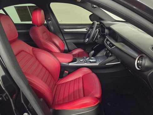 Used 2022 Alfa Romeo Stelvio Veloce AWD/4WD image 32