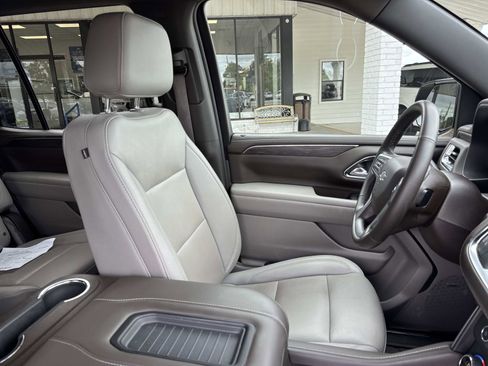 Used 2024 Chevrolet Tahoe Z71 w/ Luxury Package AWD/4WD image 10