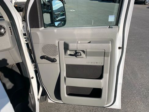 Used 2017 Ford E-350 and Econoline 350 Super Duty image 24