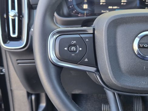 Used 2025 Volvo XC40 B5 Core w/ Protection Package Premier image 37