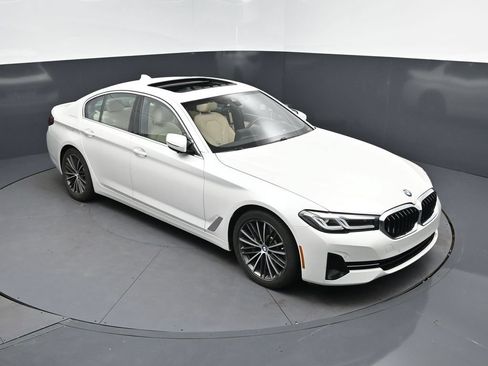 Used 2023 BMW 530i w/ Premium Package RWD image 36