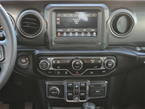 Used 2023 Jeep Wrangler Unlimited Sport image 19