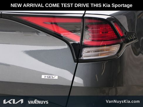 Used 2023 Kia Sportage EX AWD/4WD image 4