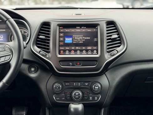 Used 2019 Jeep Cherokee Trailhawk w/ Cold Weather Group image 22