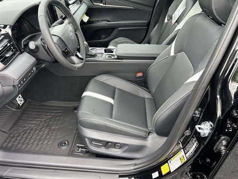 New 2026 Toyota Camry Hybrid FWD image 17