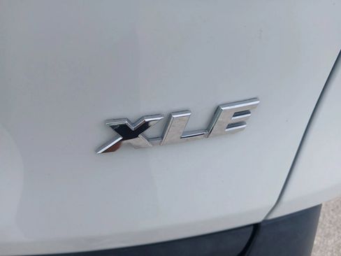 Used 2020 Toyota RAV4 XLE w/ Convenience Package FWD image 16