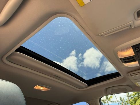 Used 2019 Subaru Crosstrek Hybrid w/ Moonroof Package w/Navigation image 17