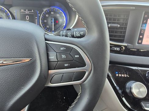 Used 2023 Chrysler Voyager LX image 12