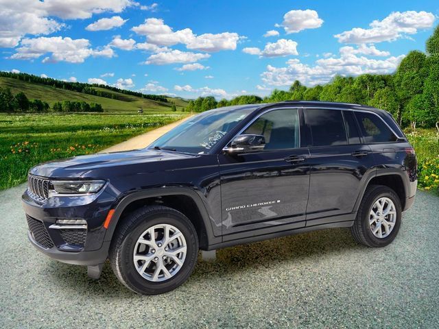 Used 2024 Jeep Grand Cherokee Limited RWD image 2