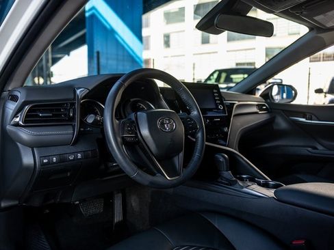 Used 2024 Toyota Camry SE image 4