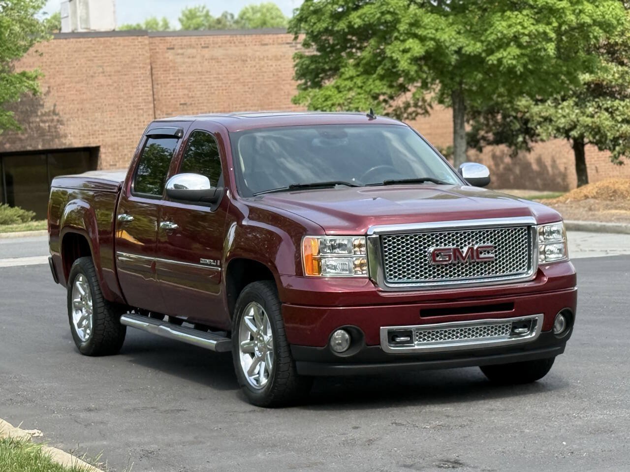 Used 2009 GMC Sierra 1500 Denali AWD/4WD image 3