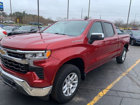 Used 2024 Chevrolet Silverado 1500 LT w/ Convenience Package II AWD/4WD image 3