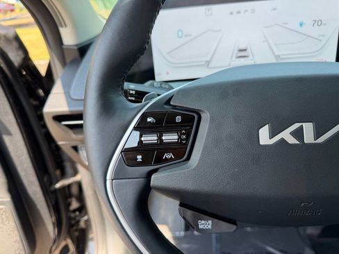 Used 2024 Kia EV6 Light AWD/4WD image 17