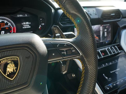 Used 2020 Lamborghini Urus AWD/4WD image 29