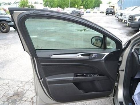 Used 2016 Ford Fusion Titanium FWD image 10