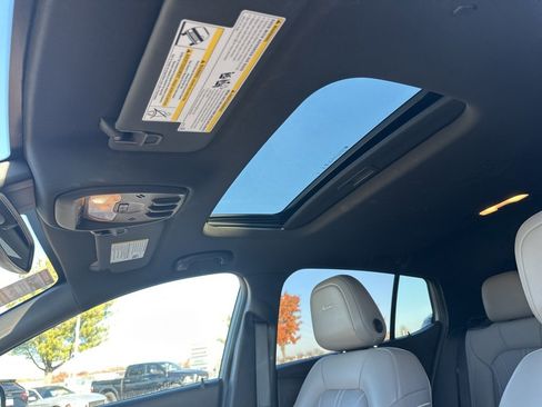 Used 2024 Buick Envista Avenir image 2