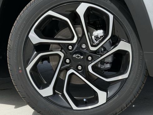 New 2026 Chevrolet Trax RS w/ Sunroof Package FWD image 9