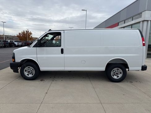 New 2024 GMC Savana 2500 w/ Driver Convenience Package RWD image 3