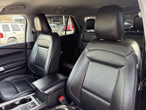 Used 2022 Ford Explorer XLT w/ Equipment Group 202A image 21
