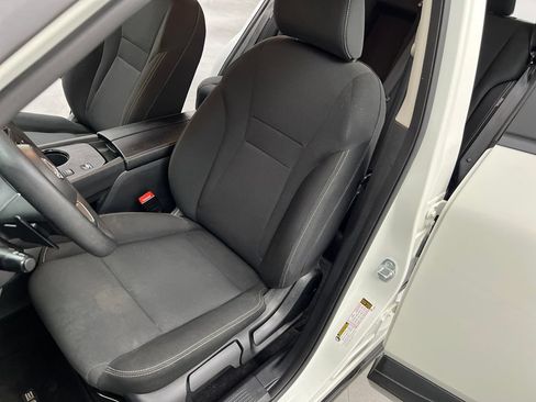 Used 2024 Nissan Rogue S FWD image 11