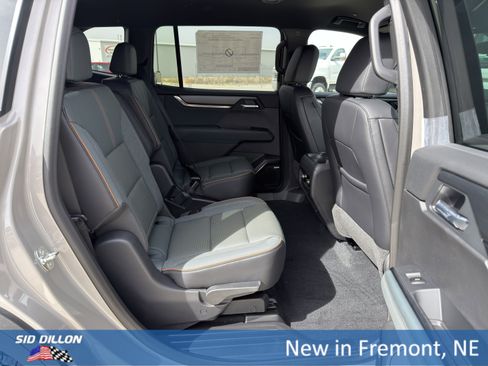 New 2026 GMC Acadia AT4 w/ Luxury Package AWD/4WD image 17