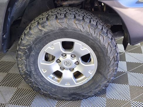 Used 2015 Toyota Tacoma 4x4 Double Cab w/ TRD Off-Road Package image 9