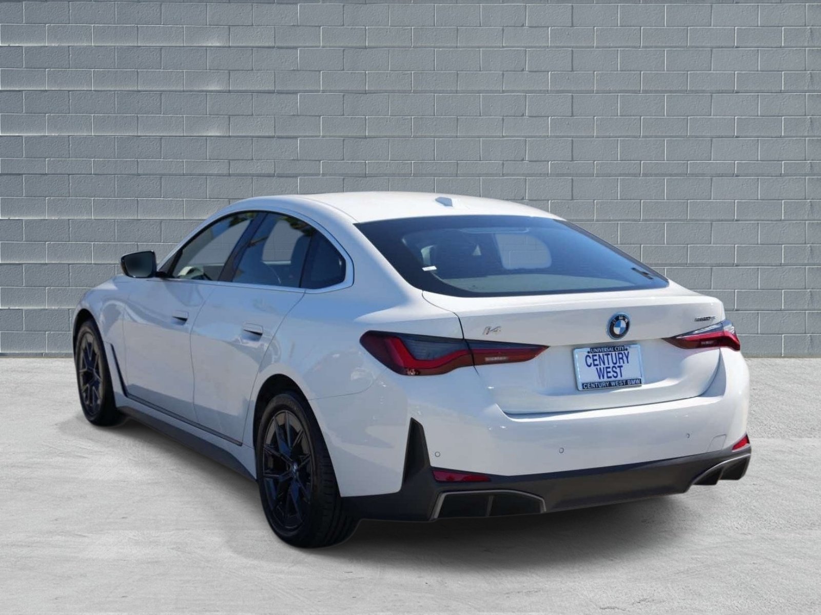 Used 2024 BMW i4 eDrive35 w/ Premium Package RWD image 3
