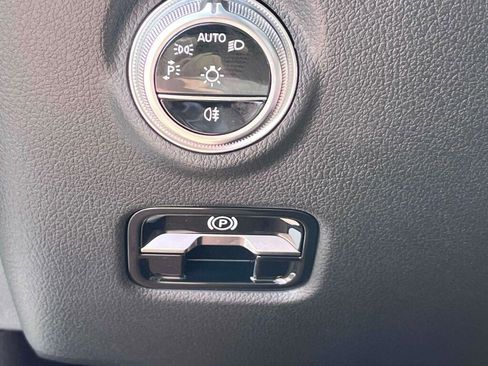 New 2026 Mercedes-Benz C 300 4MATIC Sedan image 33