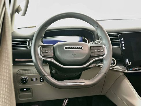 Used 2023 Jeep Wagoneer 4WD image 18