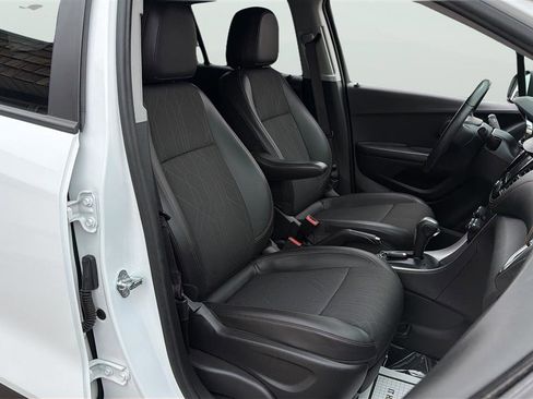 Used 2022 Chevrolet Trax LT w/ LT Convenience Package AWD/4WD image 15