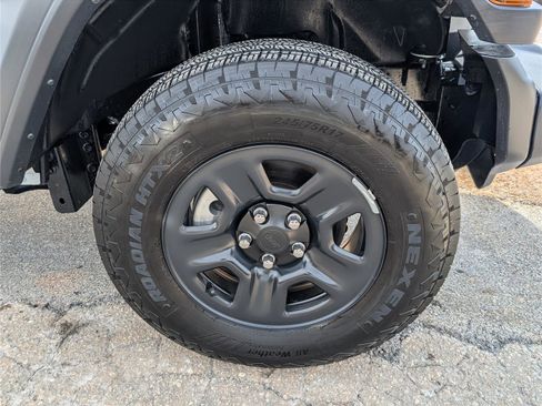 Used 2024 Jeep Wrangler Sport image 9