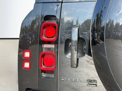 Used 2023 Land Rover Defender 130 X-Dynamic SE image 10