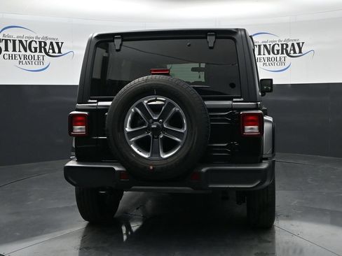 Used 2021 Jeep Wrangler Unlimited Sahara AWD/4WD image 6
