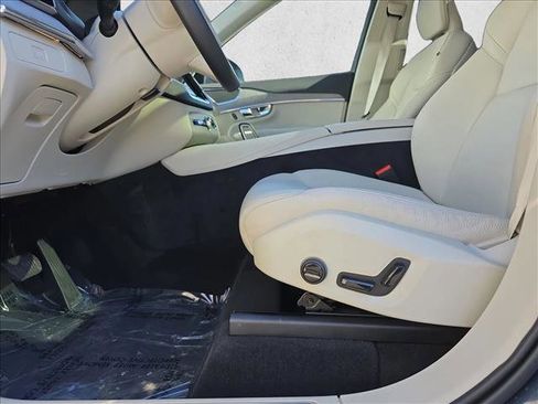 Used 2025 Volvo XC90 B6 Plus w/ Protection Package Premier image 28
