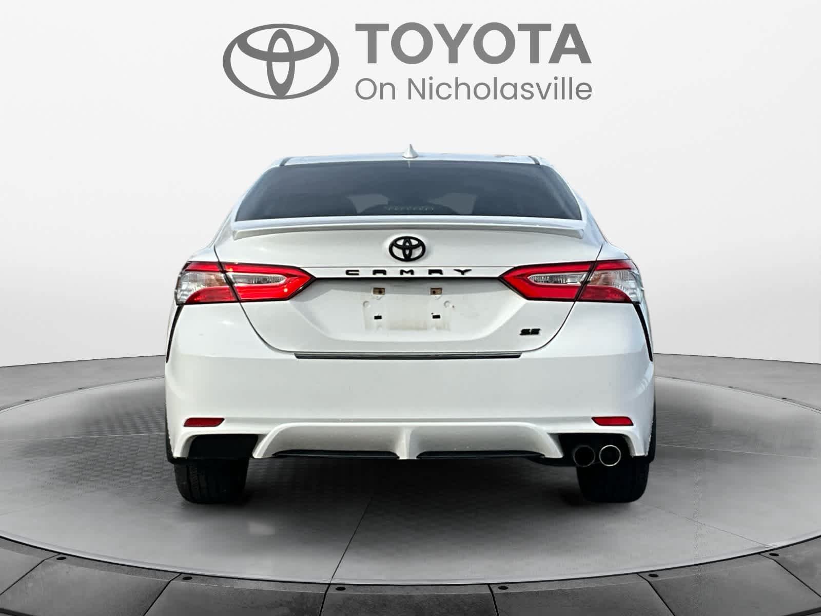 Used 2020 Toyota Camry SE FWD image 4