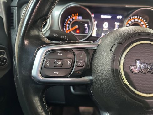 Used 2020 Jeep Wrangler Unlimited Sahara image 17