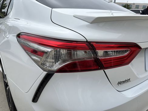 Used 2019 Toyota Camry SE FWD image 12