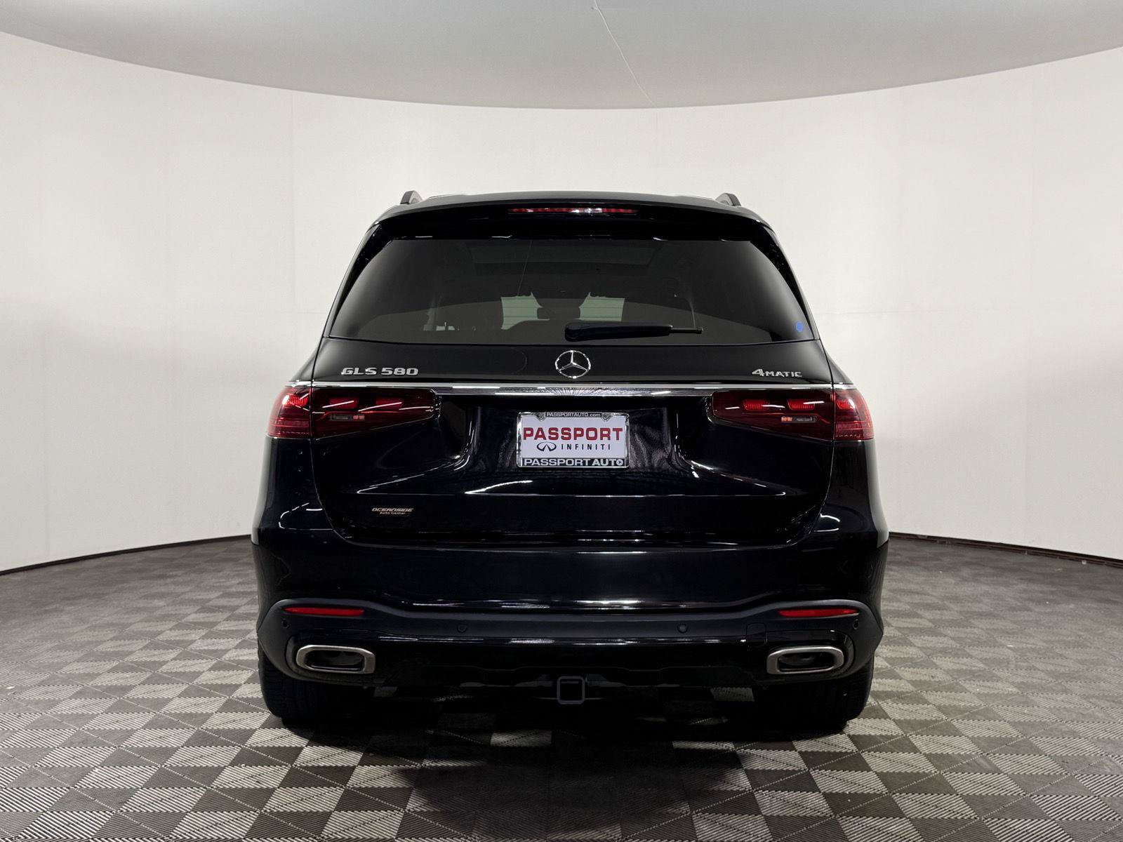 Used 2024 Mercedes-Benz GLS 580 4MATIC image 5