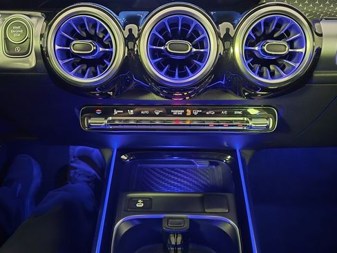 Used 2025 Mercedes-Benz GLB 250 4MATIC image 15