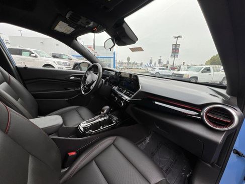 Used 2024 Chevrolet Trax RS w/ Sunroof Package image 29