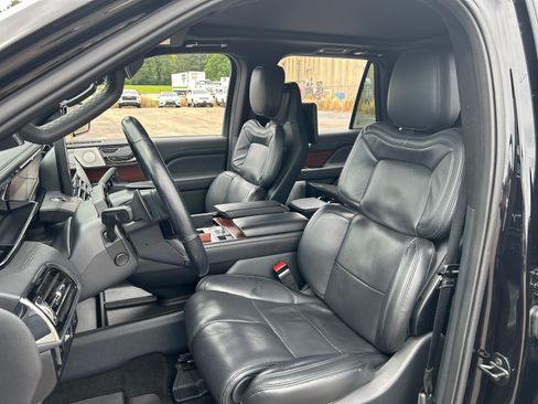 Used 2023 Lincoln Navigator Reserve AWD/4WD image 18