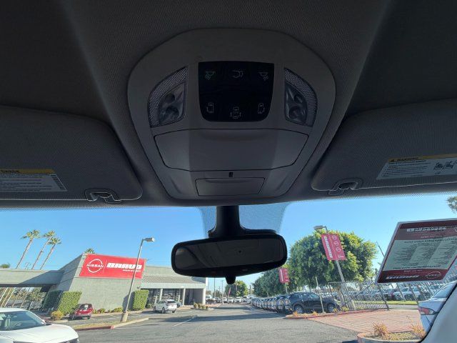 Used 2024 Chrysler Pacifica Limited FWD image 27
