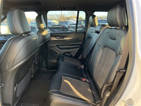 New 2025 Jeep Grand Cherokee Altitude image 5